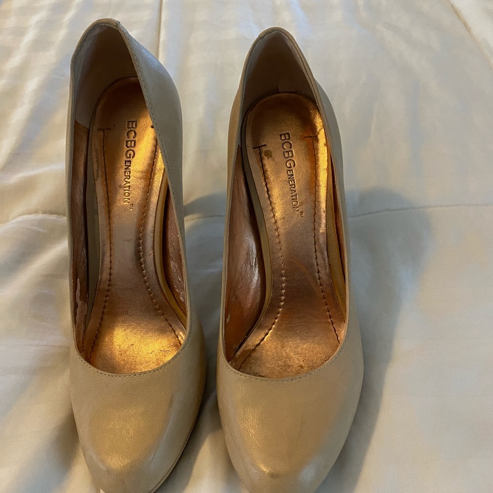 BCBG Generation Women’s Tan heels Size 8.5